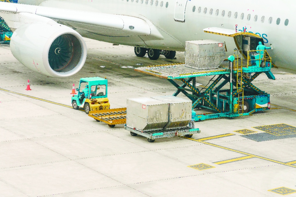 loading-platform-air-freight-aircraft-food-flight-check-services-equipment-ready-before-boarding-airplane.jpg loading-platform-air-freight-aircraft-food-flight-check-services-equipment-ready-before-boarding-airplane.jpg